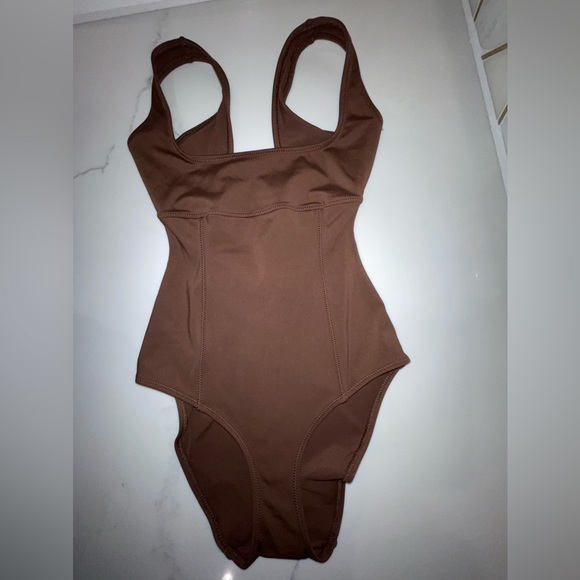 NWT Skims Sculpting swim tank one piece - Picture 3 of 7